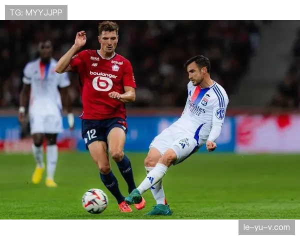 塔利亚菲科正式加盟里昂，助力球队新赛季荣誉争夺表现抢眼