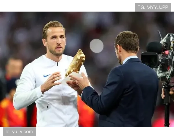 哈里·凯恩世界杯金靴表现解析：大赛荣誉能否支撑其历史地位