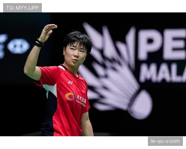 何冰娇训练完直接拎包逛奢侈品店，这消费节奏谁跟得上